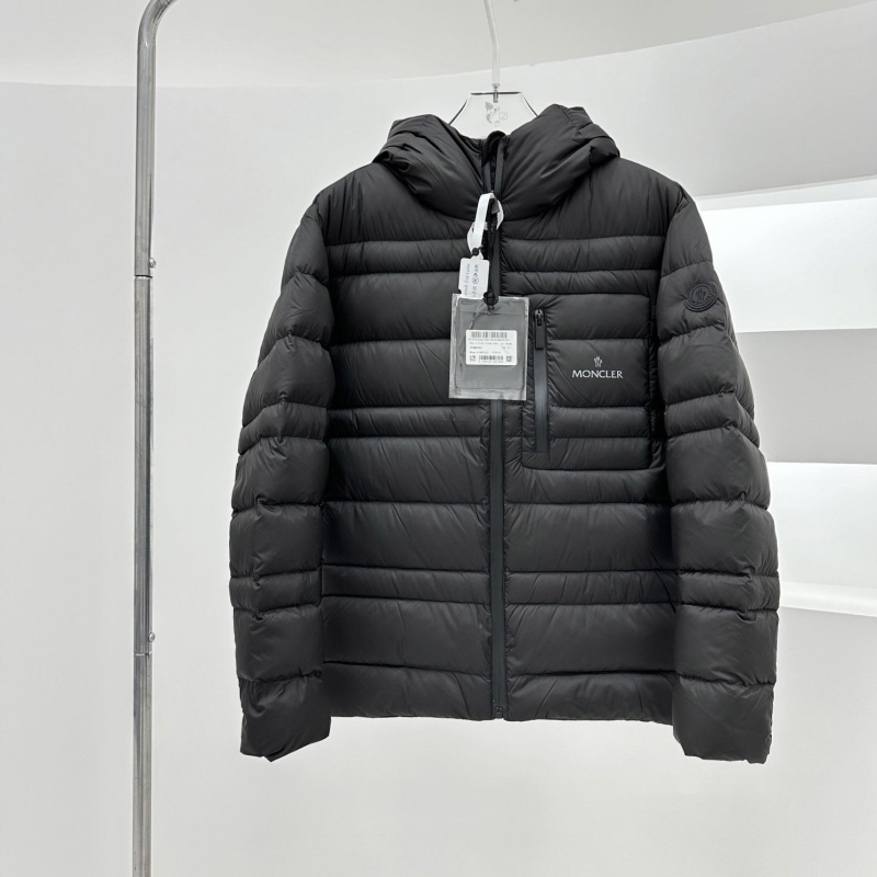 G*u*i down coat